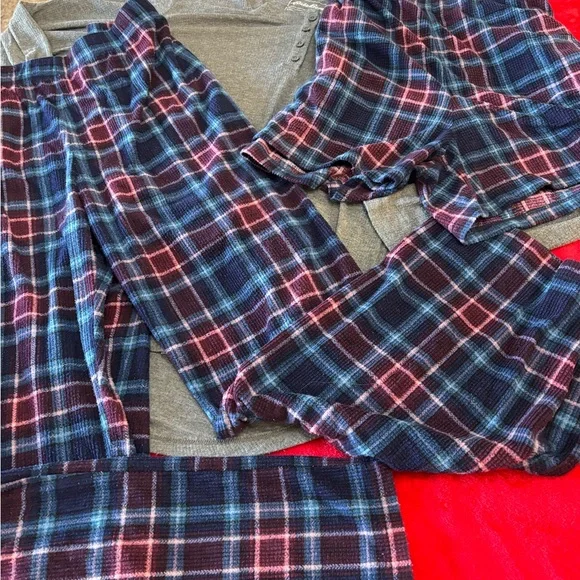 Plaid Pajama Set with Gray Top Eddie Bauer - Picture 4 of 7